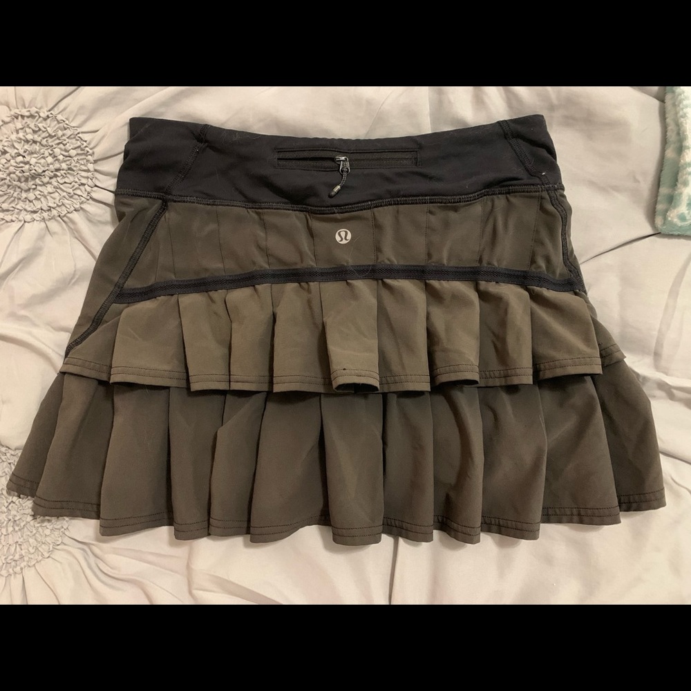 Size 4 LuluLemon Golf/Tennis Skirt